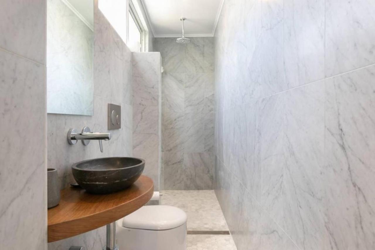 Upscale Cliffside Studio With Ocean Views North Bondi 시드니 외부 사진