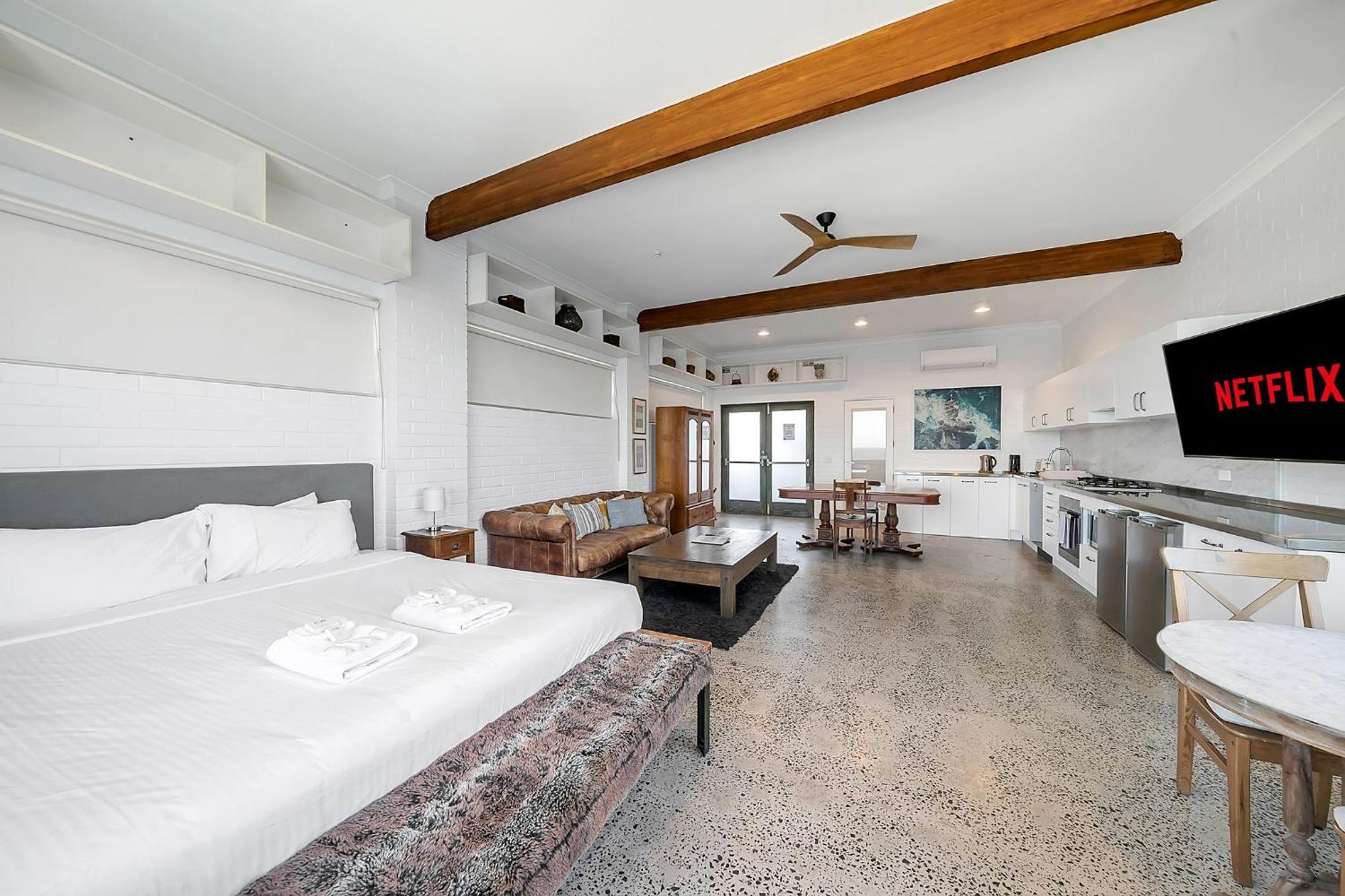Upscale Cliffside Studio With Ocean Views North Bondi 시드니 외부 사진